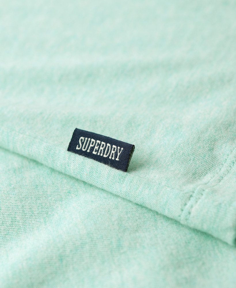 camiseta essential logo em algodão orgânico na cor verde menta mesclado claro.