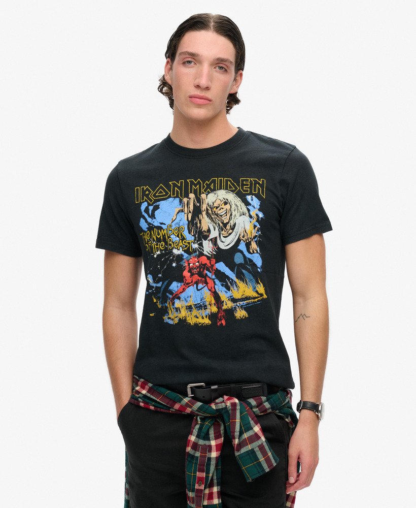 camiseta iron maiden x superdry edição limitada na cor heavy metal black