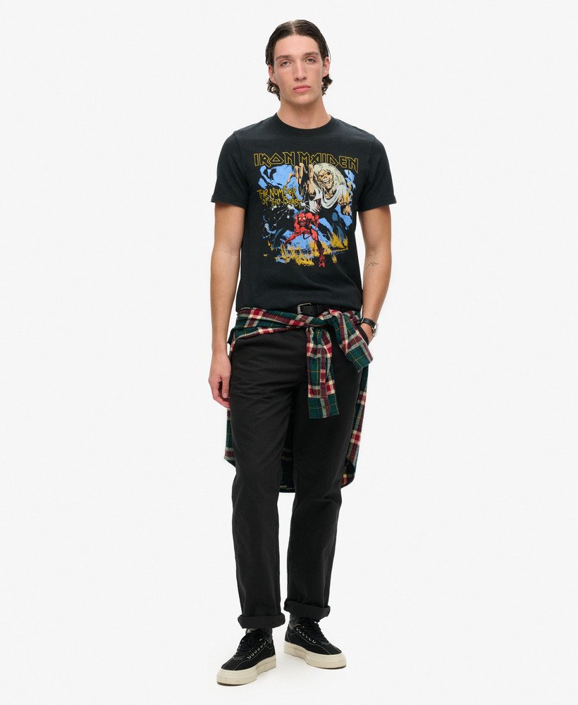 camiseta iron maiden x superdry edição limitada na cor heavy metal black