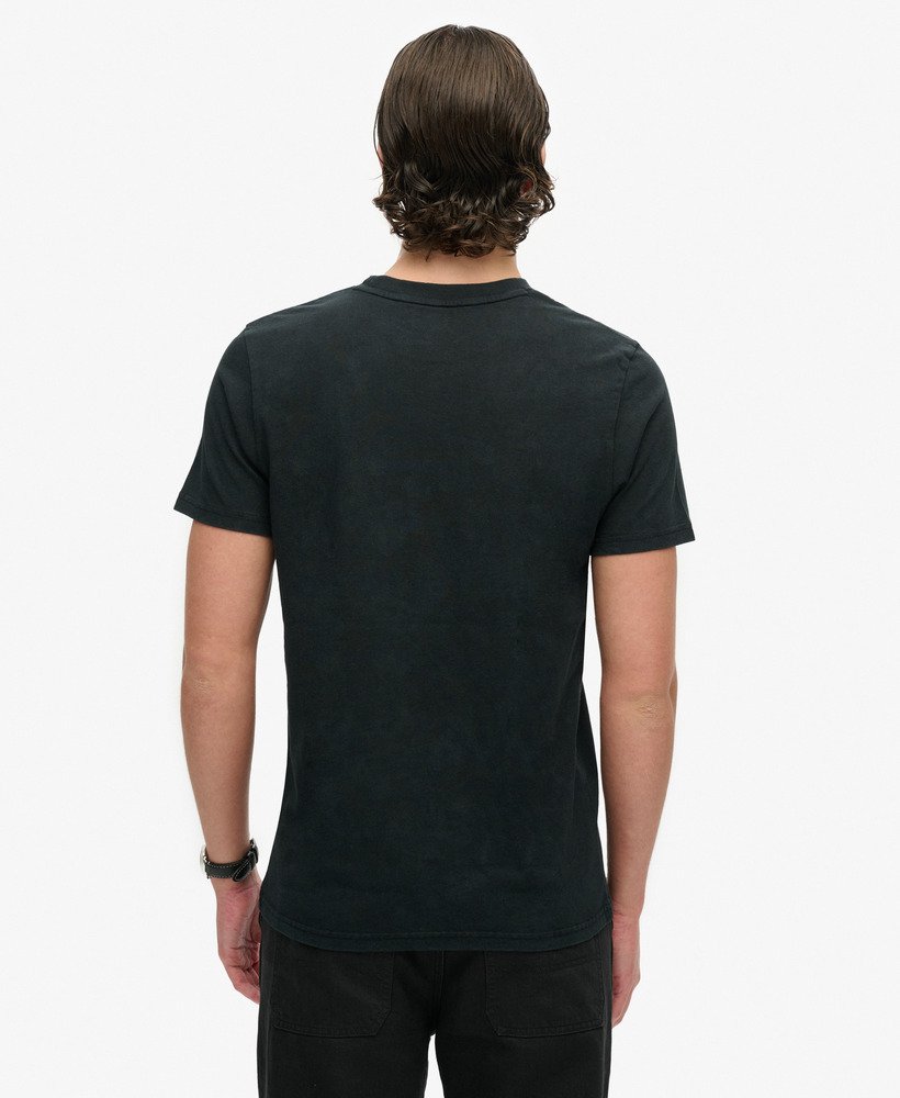 camiseta iron maiden x superdry edição limitada na cor heavy metal black