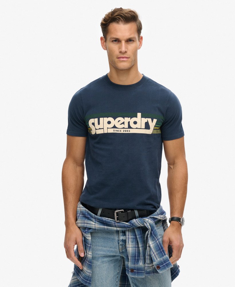 camiseta terrain com logo listrado na cor azul marinho eclipse