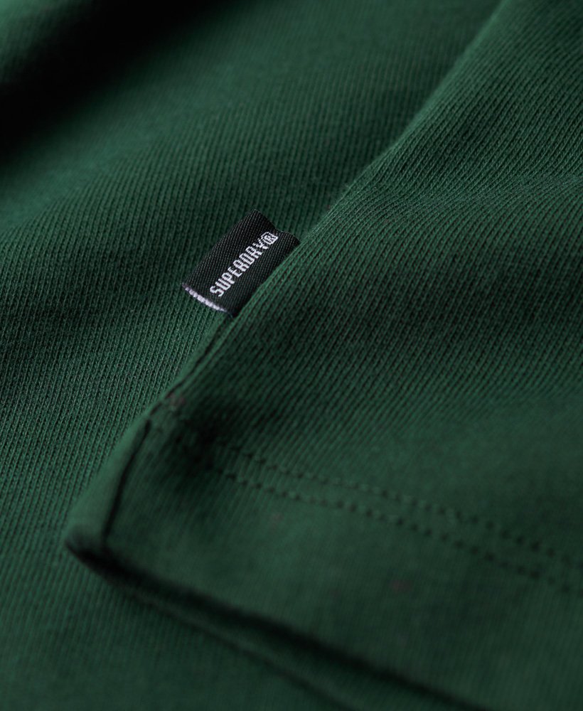 camiseta clássica com logo principal na cor verde escuro academy.