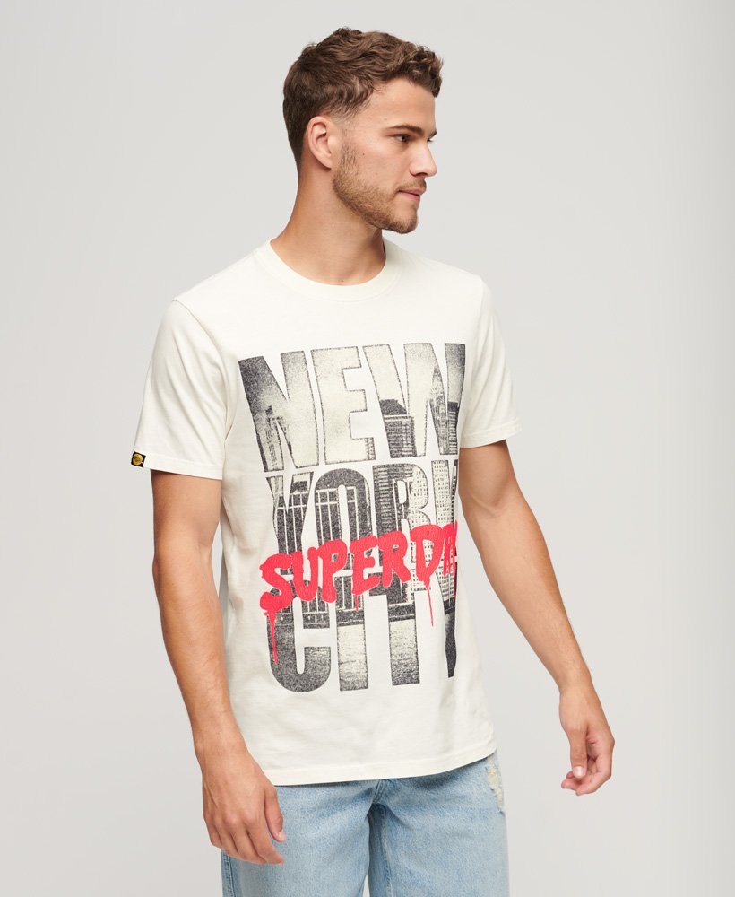 camiseta com logo de skate fotográfico na cor off white