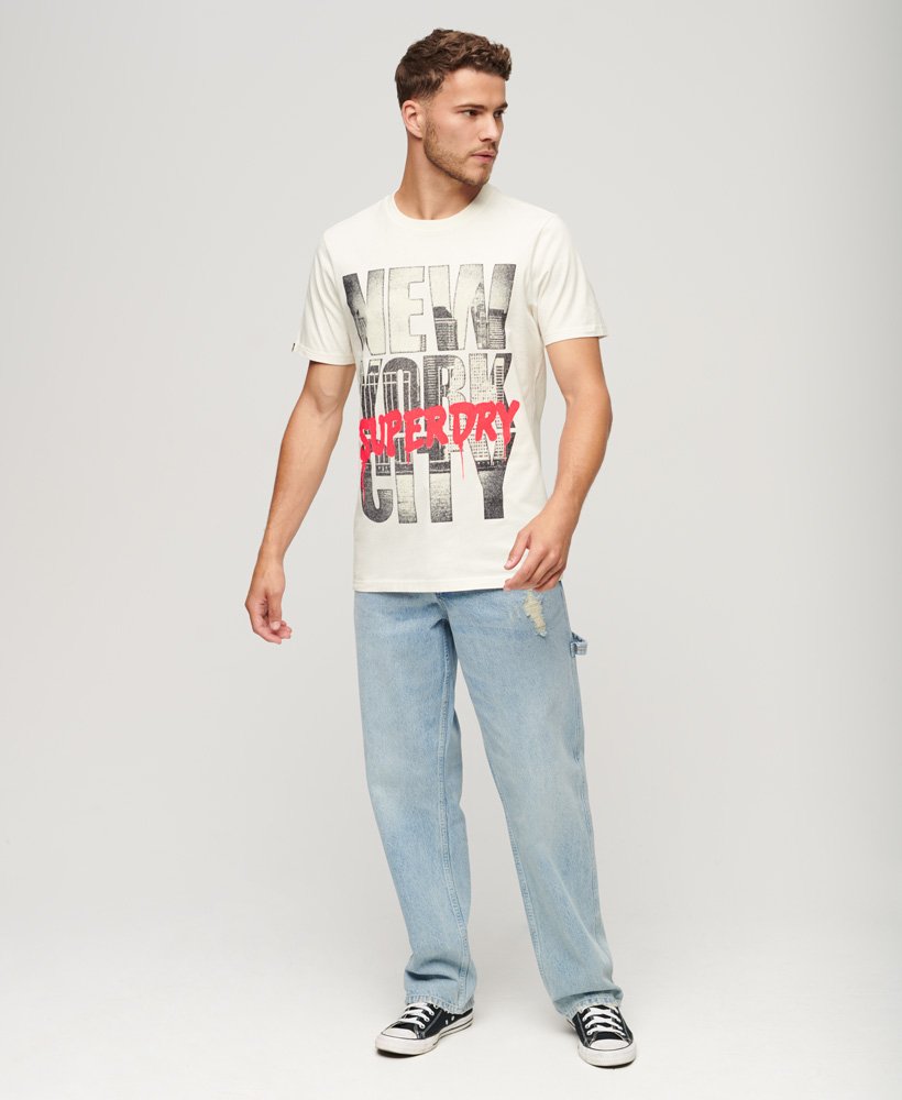 camiseta com logo de skate fotográfico na cor off white