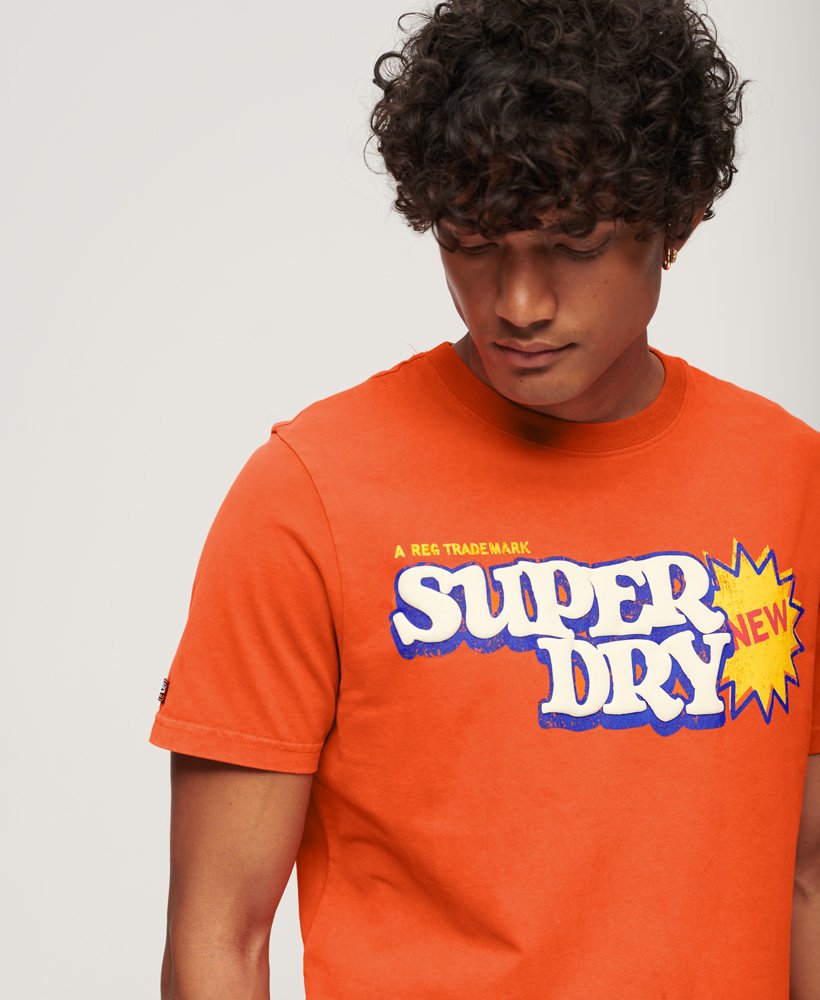 camiseta cooper com logo retrô dos anos 70 na cor laranja purê de abóbora.