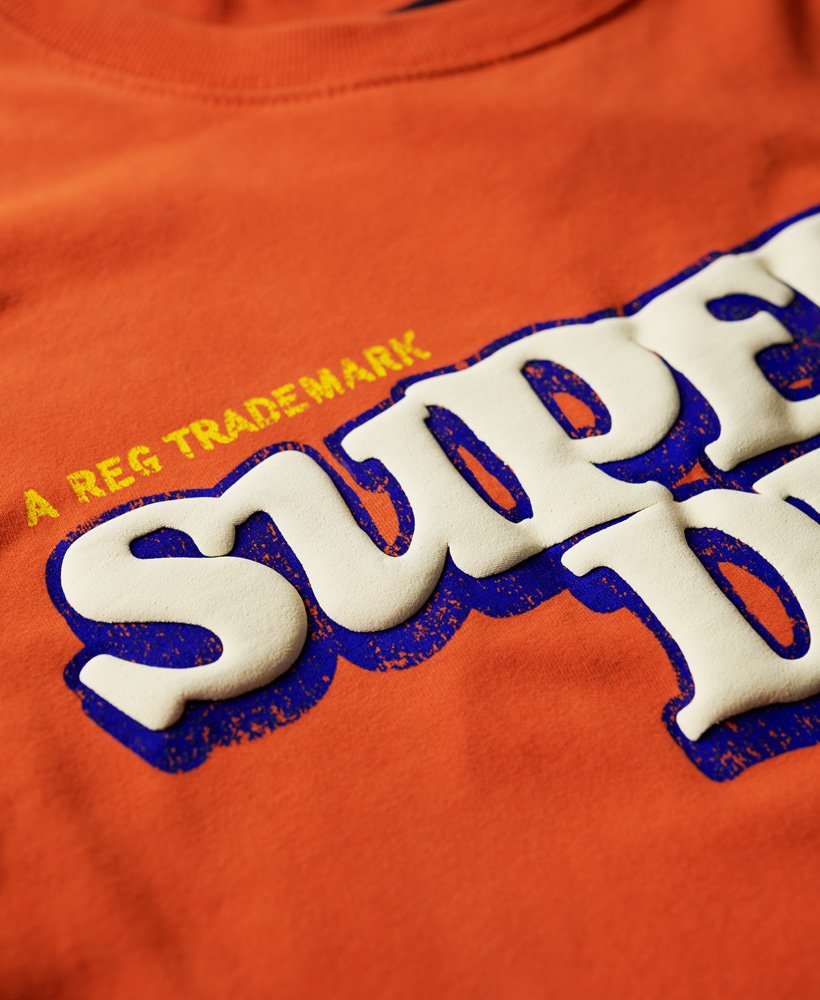 camiseta cooper com logo retrô dos anos 70 na cor laranja purê de abóbora.