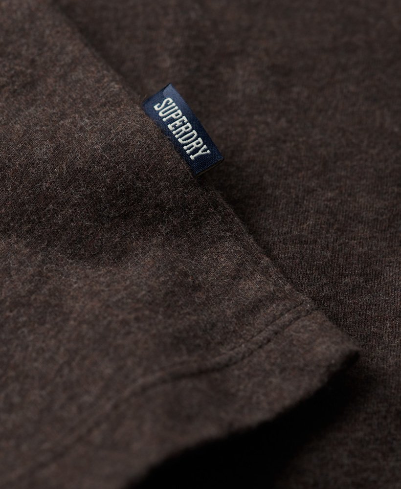camiseta essential logo em algodão orgânico na cor marrom mesclado intenso.