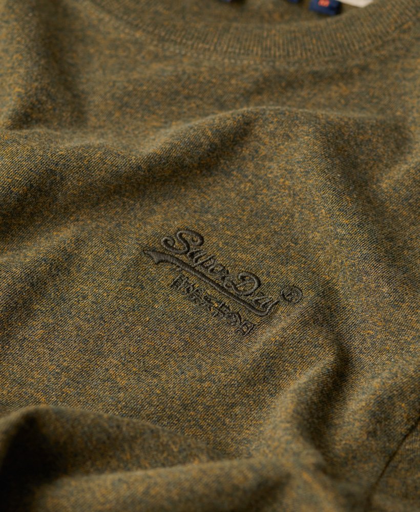 camiseta essential logo em algodão orgânico na cor verde-oliva mesclado.