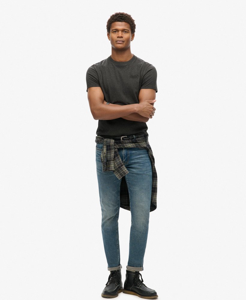 camiseta essential logo em algodão orgânico na cor raven black mescla.