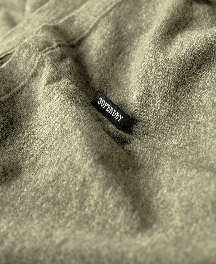 camiseta essential logo em algodão orgânico na cor cinza oliva mesclado