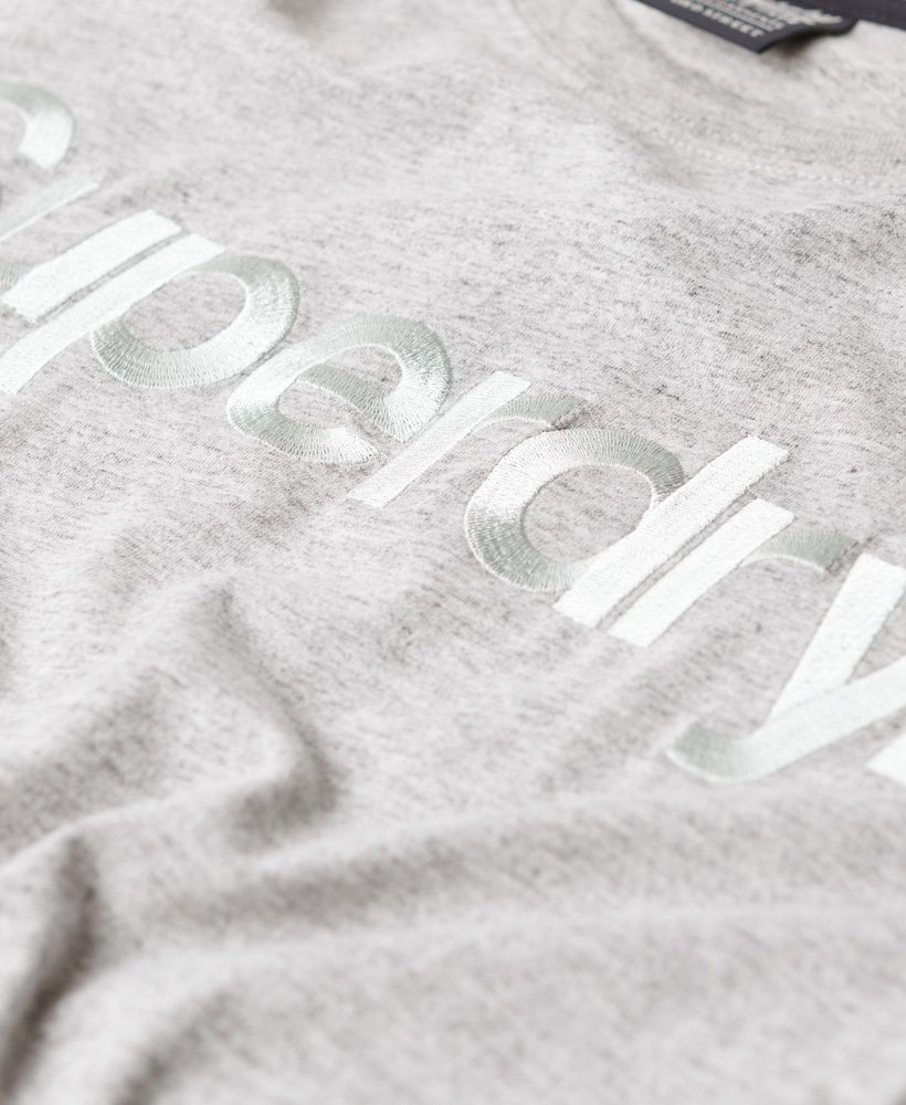 camiseta com logo bordado tonal em cinza mescla atlético