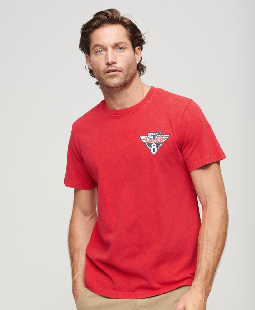 camiseta vintage americana com estampa gráfica na cor vermelho refrigerante