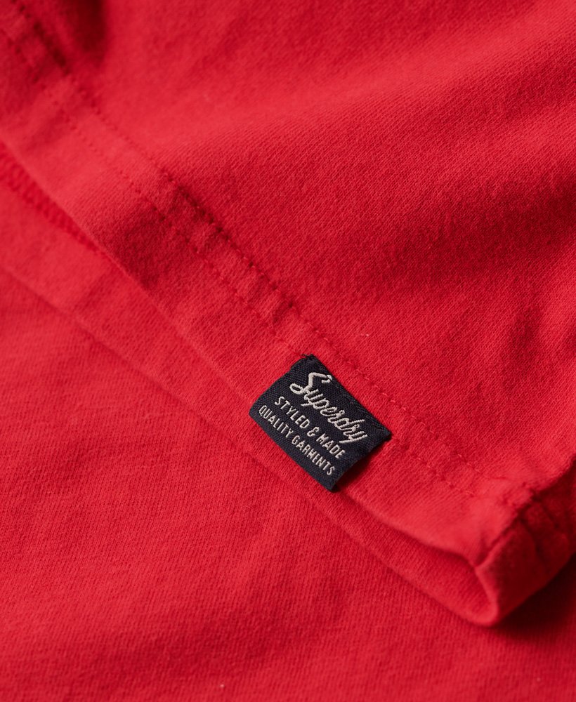 camiseta vintage americana com estampa gráfica na cor vermelho refrigerante