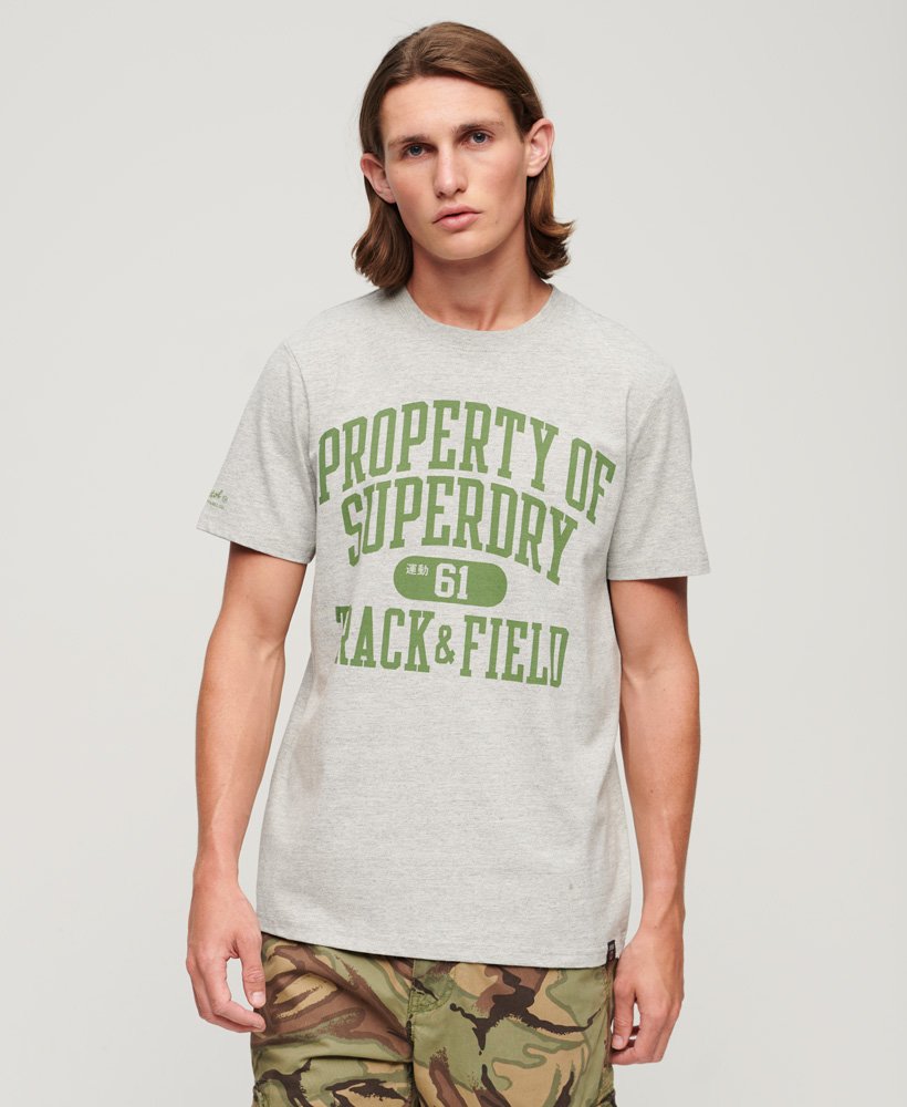 camiseta esportiva universitária com estampa na cor cinza mesclado.