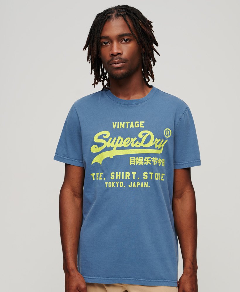 camiseta com logo vintage neon na cor azul esign