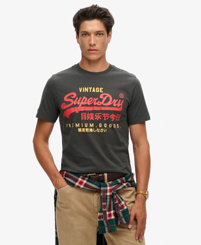 camiseta heritage com logo vintage clássico na cor preta lavada.