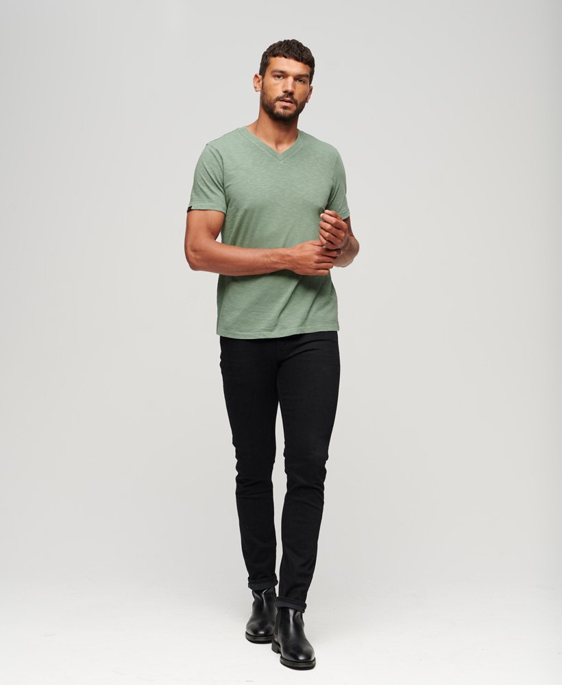 camiseta de gola v em tecido slub na cor cáqui louro.