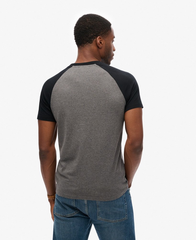 camiseta de beisebol essential logo em algodão orgânico na cor cinza mescladopreto.