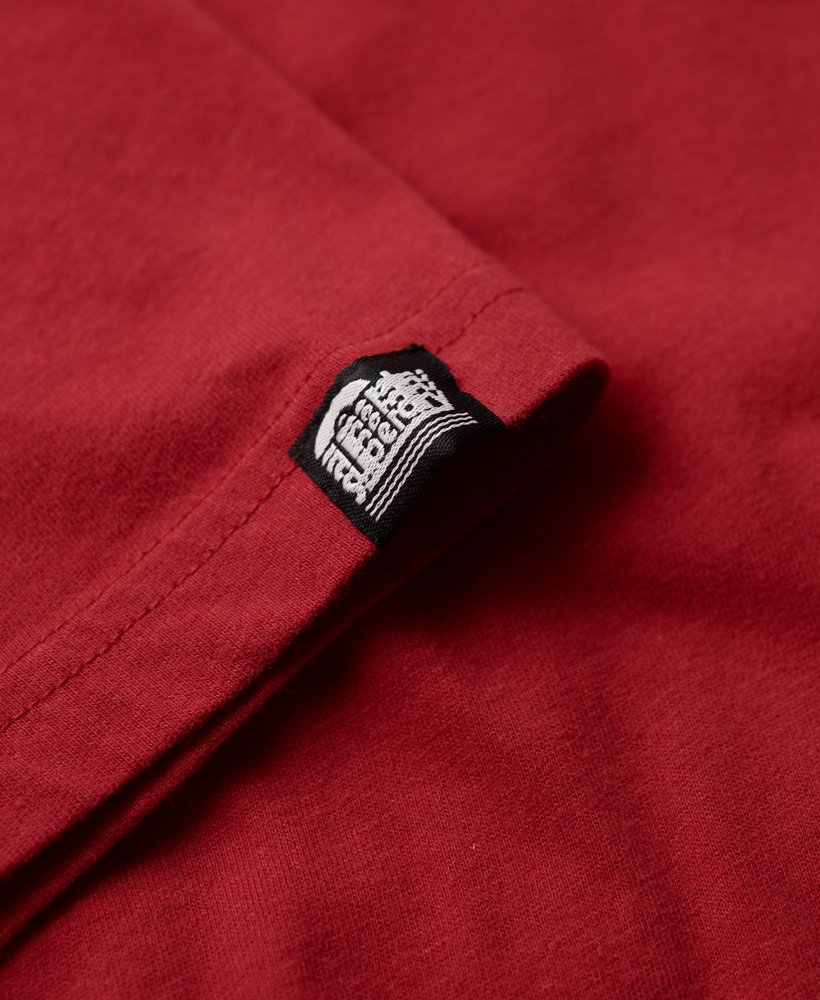 camiseta com estampa stay lucky na cor vermelho pimenta