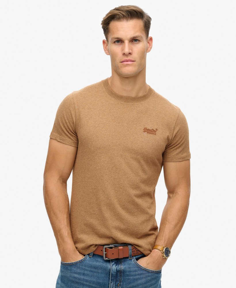 camiseta essential logo em algodão orgânico na cor buck tan brown mesclado