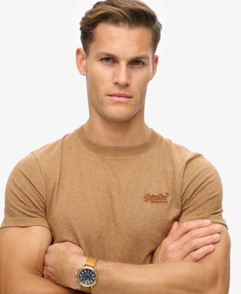 camiseta essential logo em algodão orgânico na cor buck tan brown mesclado