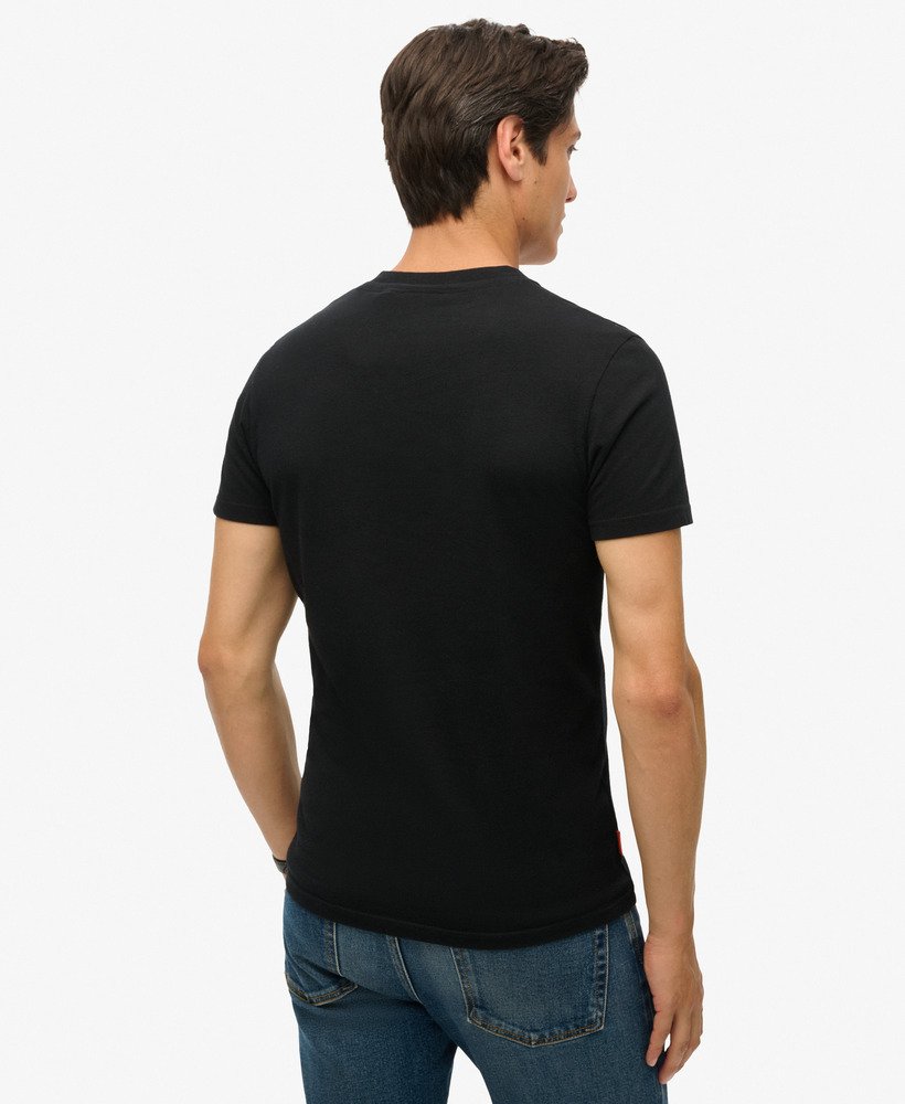 camiseta de algodão orgânico com decote em v e logo bordado na cor preta.