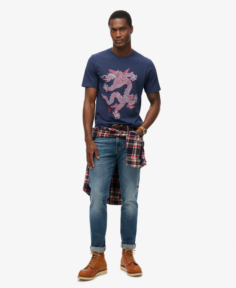 camiseta vintage superdry x komodo na cor azul marinho mais intenso.