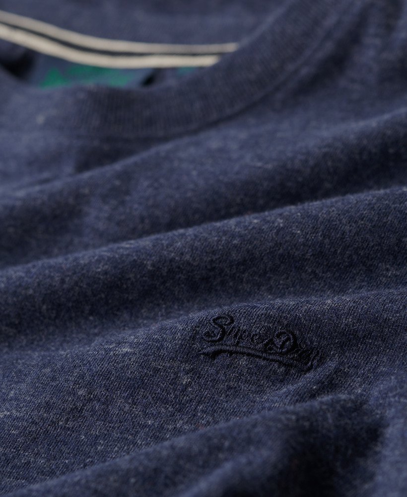 camiseta essential small logo em algodão orgânico na cor azul Índigo mesclado escuro