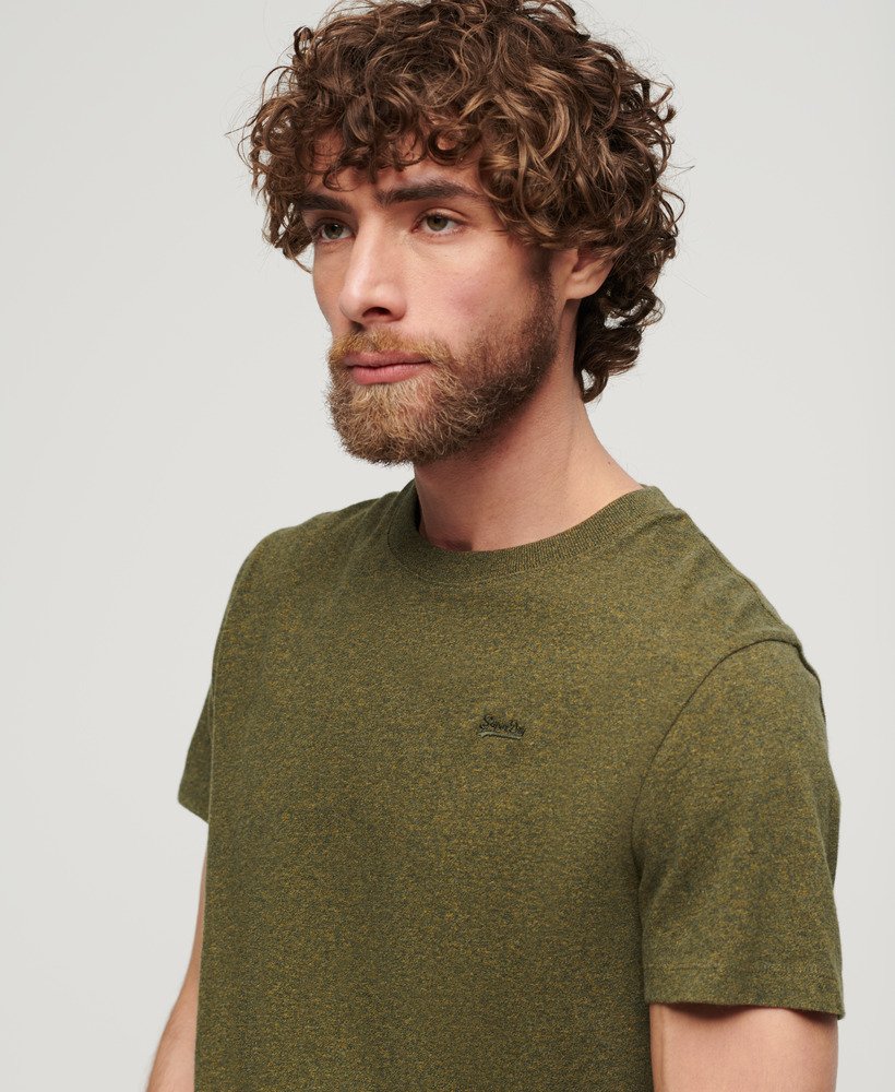 camiseta essential small logo em algodão orgânico na cor verde oliva mesclado