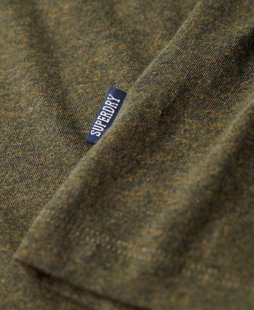 camiseta essential small logo em algodão orgânico na cor verde oliva mesclado