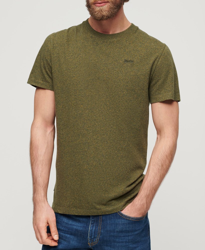 camiseta essential small logo em algodão orgânico na cor verde oliva mesclado