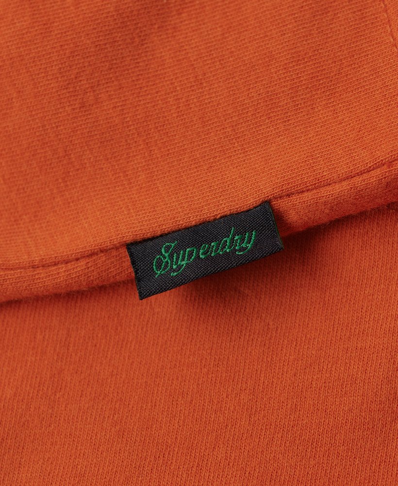 camiseta essential small logo em algodão orgânico na cor laranja ferrugem da denim co.