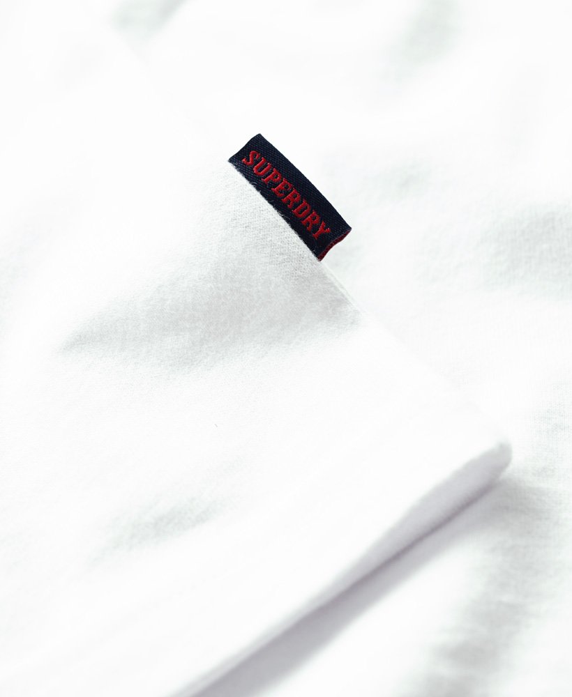 camiseta essential small logo em algodão orgânico na cor ÓpticaÓptica