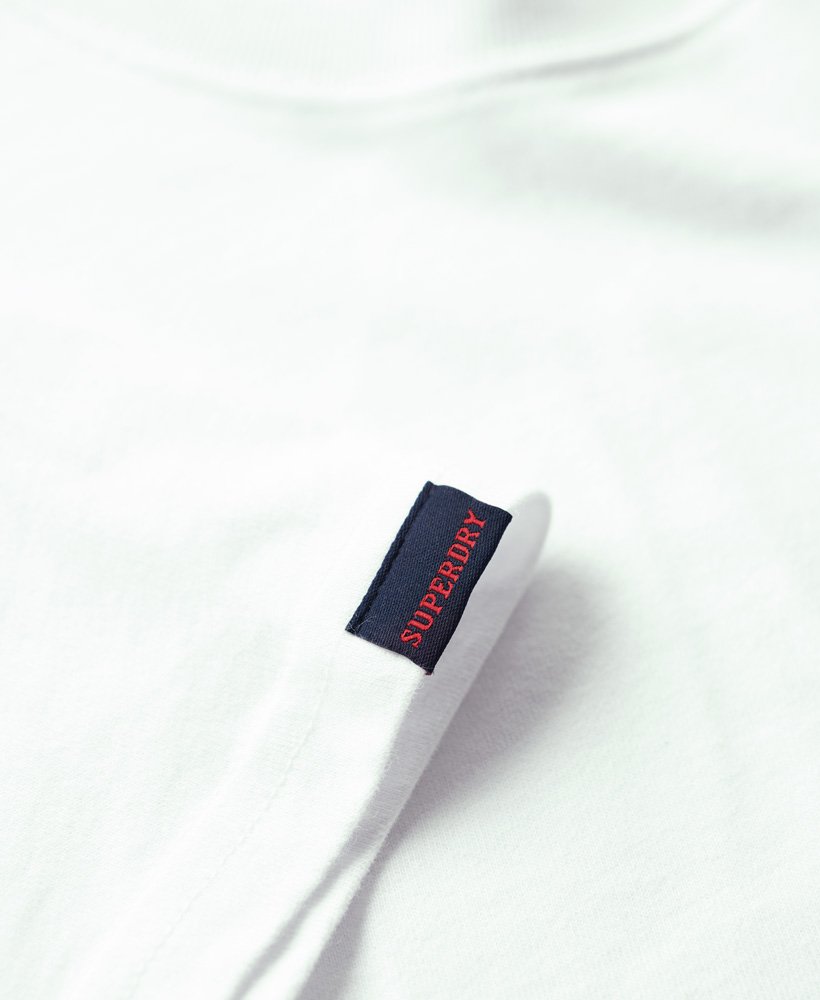 camiseta essential small logo em algodão orgânico na cor ÓpticaÓptica