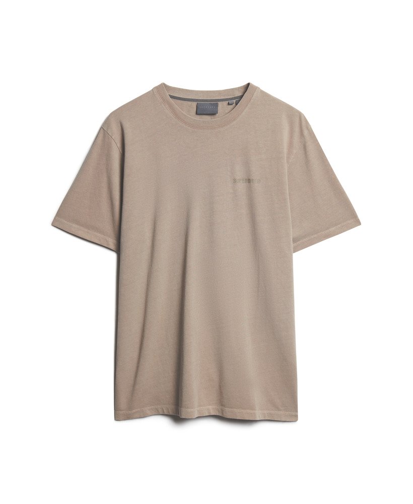camiseta folgada com logo tingido em tom bege escuro texturizado.