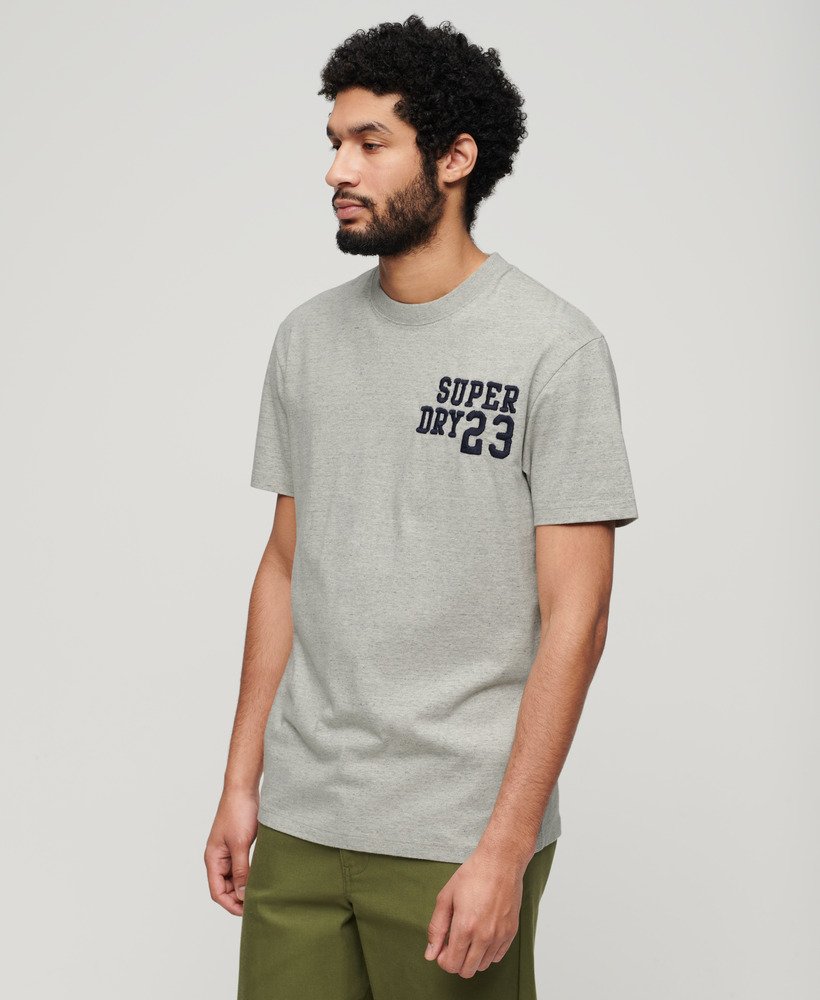 camiseta superstate athletic com logotipo bordado na cor cinza mesclado.