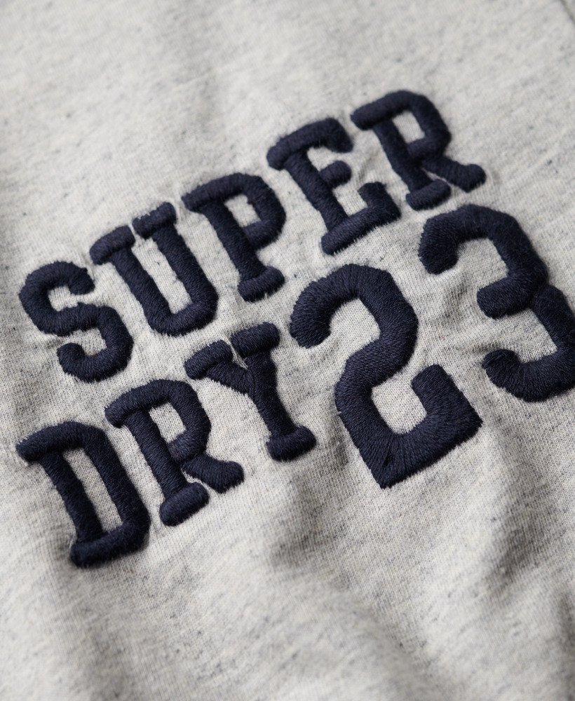 camiseta superstate athletic com logotipo bordado na cor cinza mesclado.