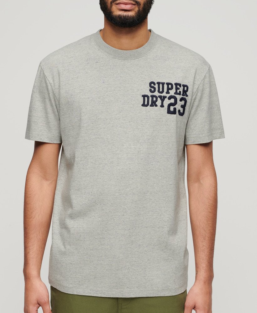 camiseta superstate athletic com logotipo bordado na cor cinza mesclado.
