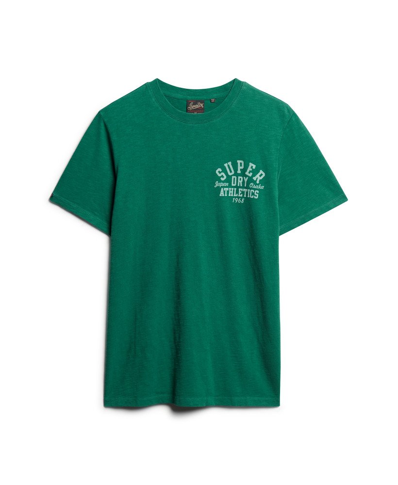 camiseta esportiva universitária com estampa em tecido texturizado verde-escuro.