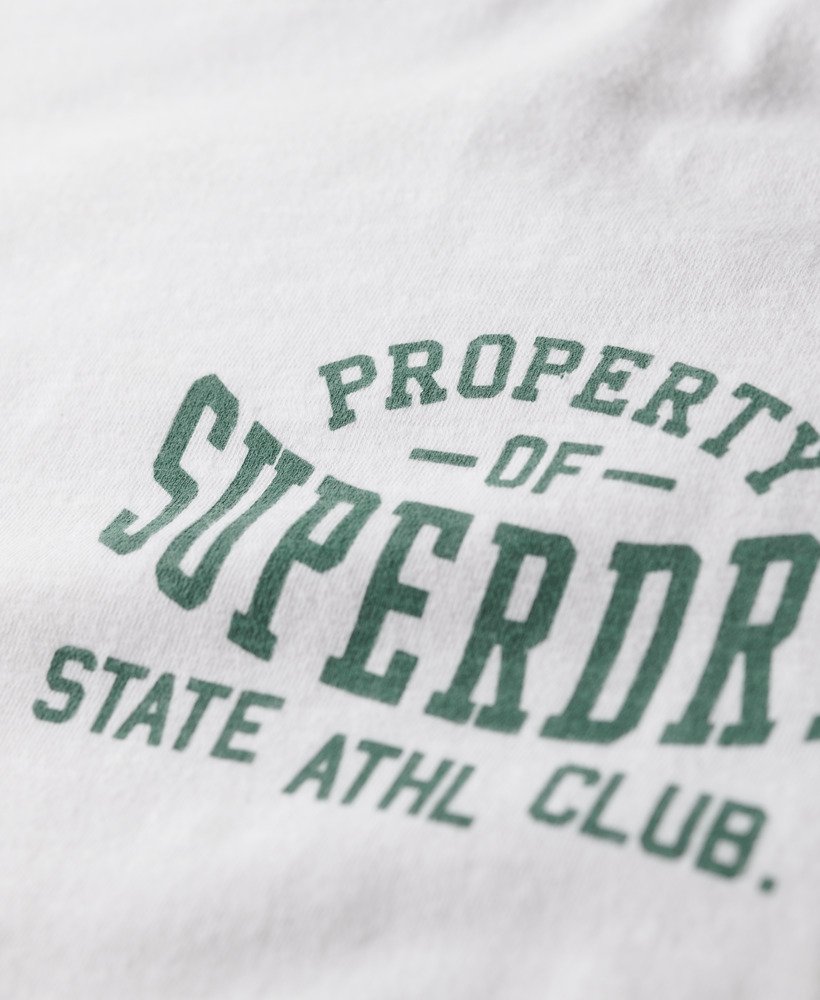 camiseta esportiva universitária com estampa gráfica em tecido optic slub