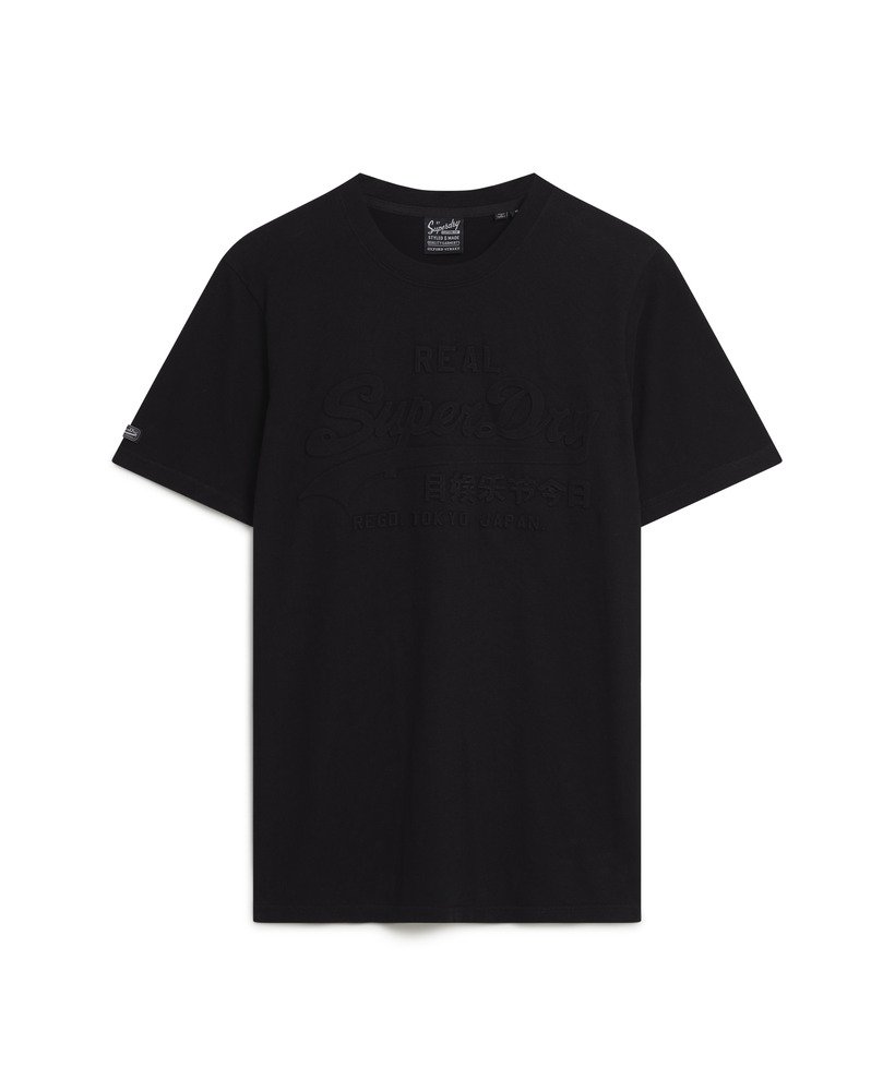 camiseta preta com logo vintage em relevo