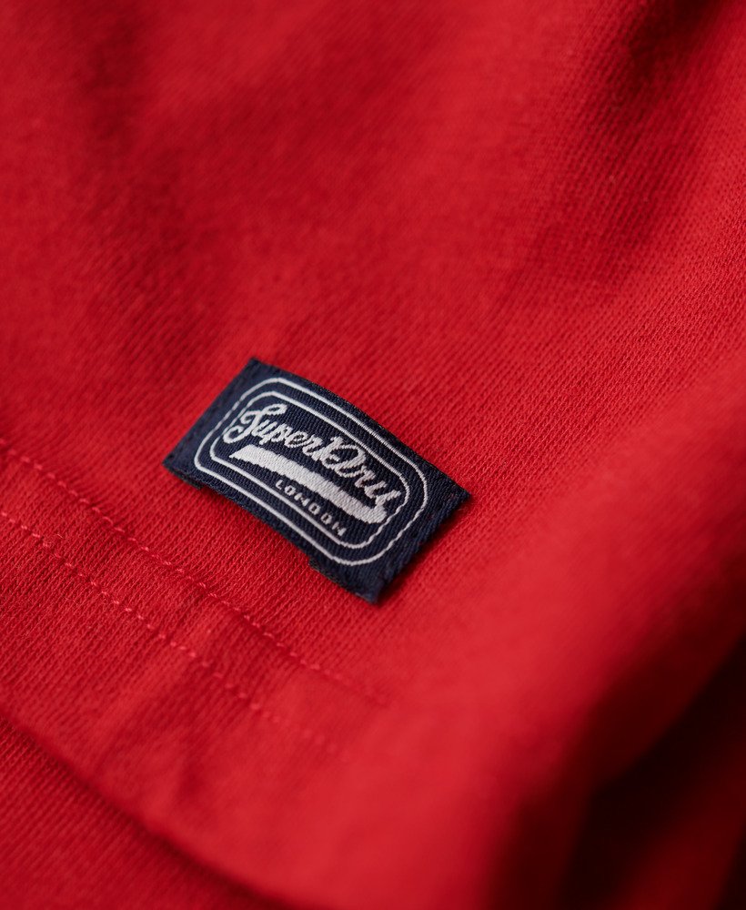 camiseta com logo vintage em relevo na cor vermelho expedition.