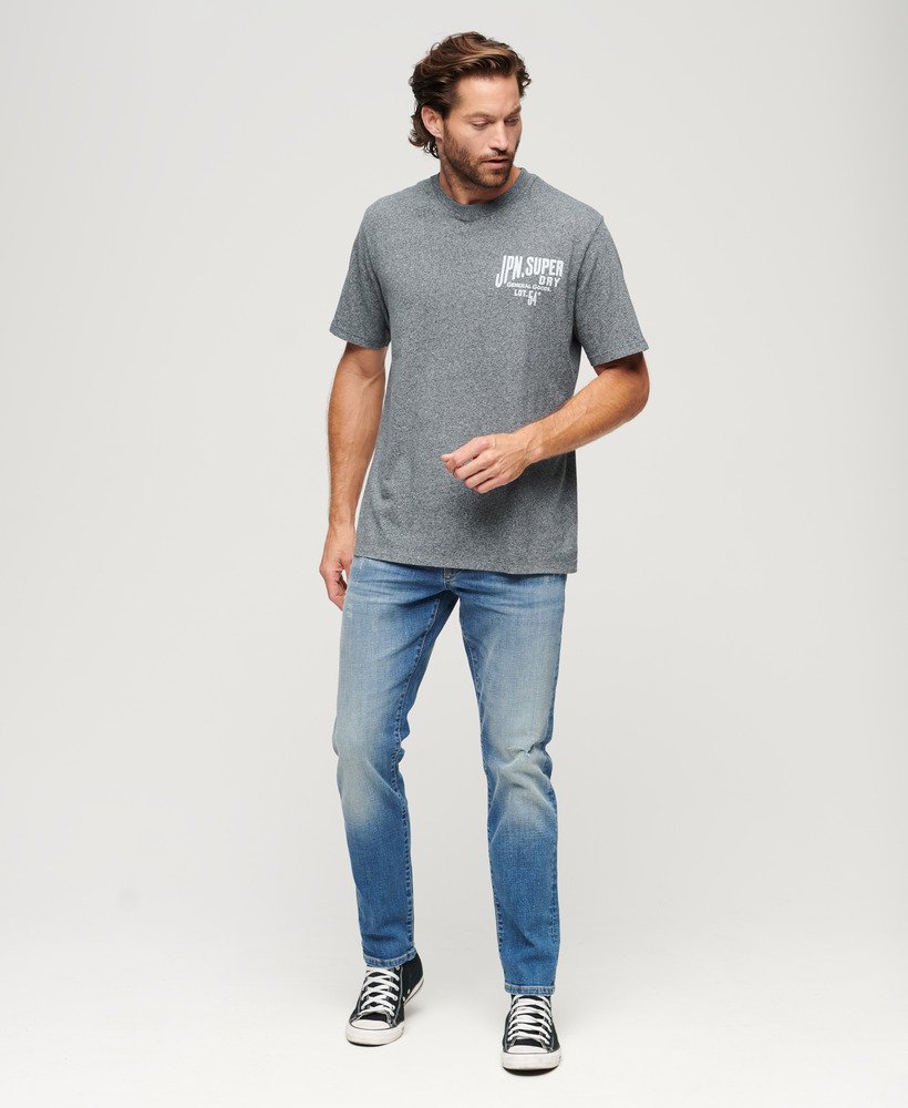 camiseta workwear com estampa no peito em tom azul marinho fosco.