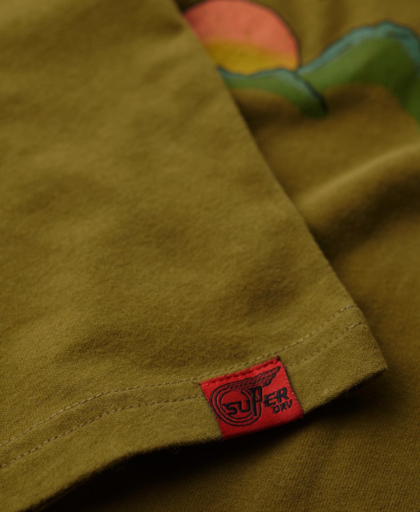 camiseta folgada com estampa de tatuagem na cor verde abeto.