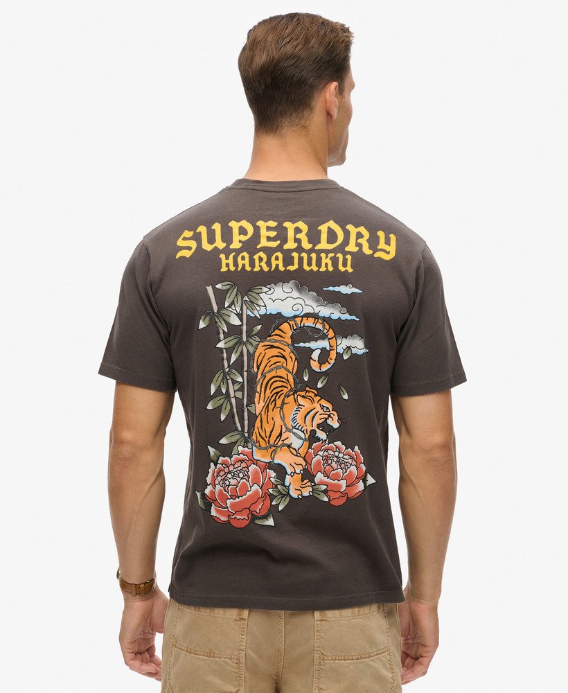 camiseta folgada com estampa de tatuagem na cor preto vintage