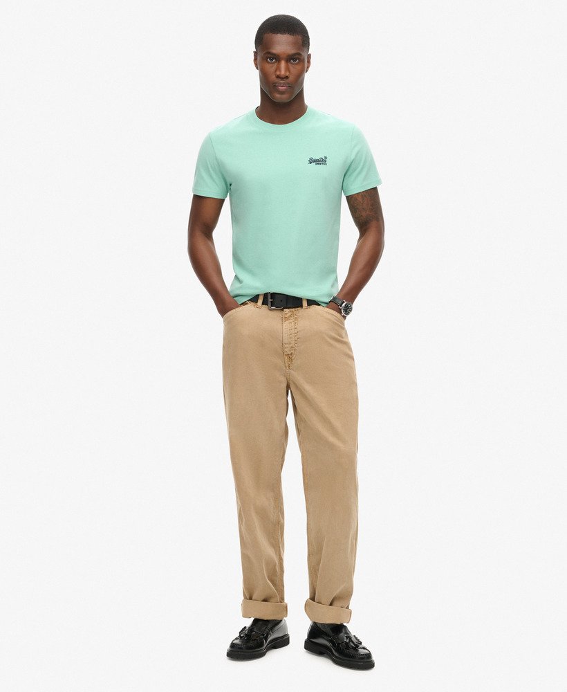 camiseta essential logo em algodão orgânico na cor verde menta claro.