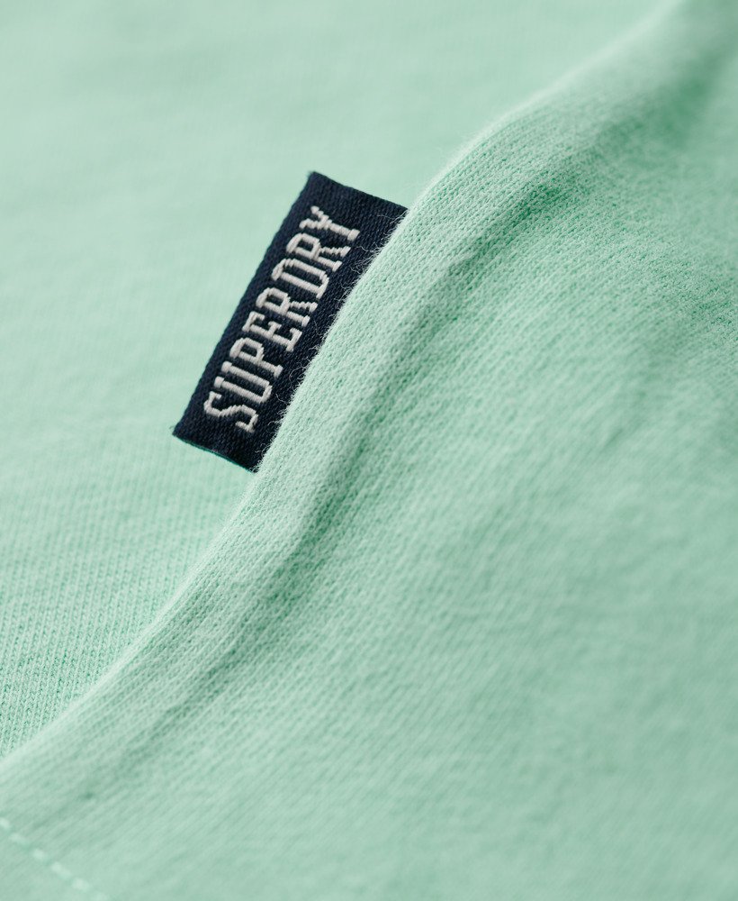 camiseta essential logo em algodão orgânico na cor verde menta claro.