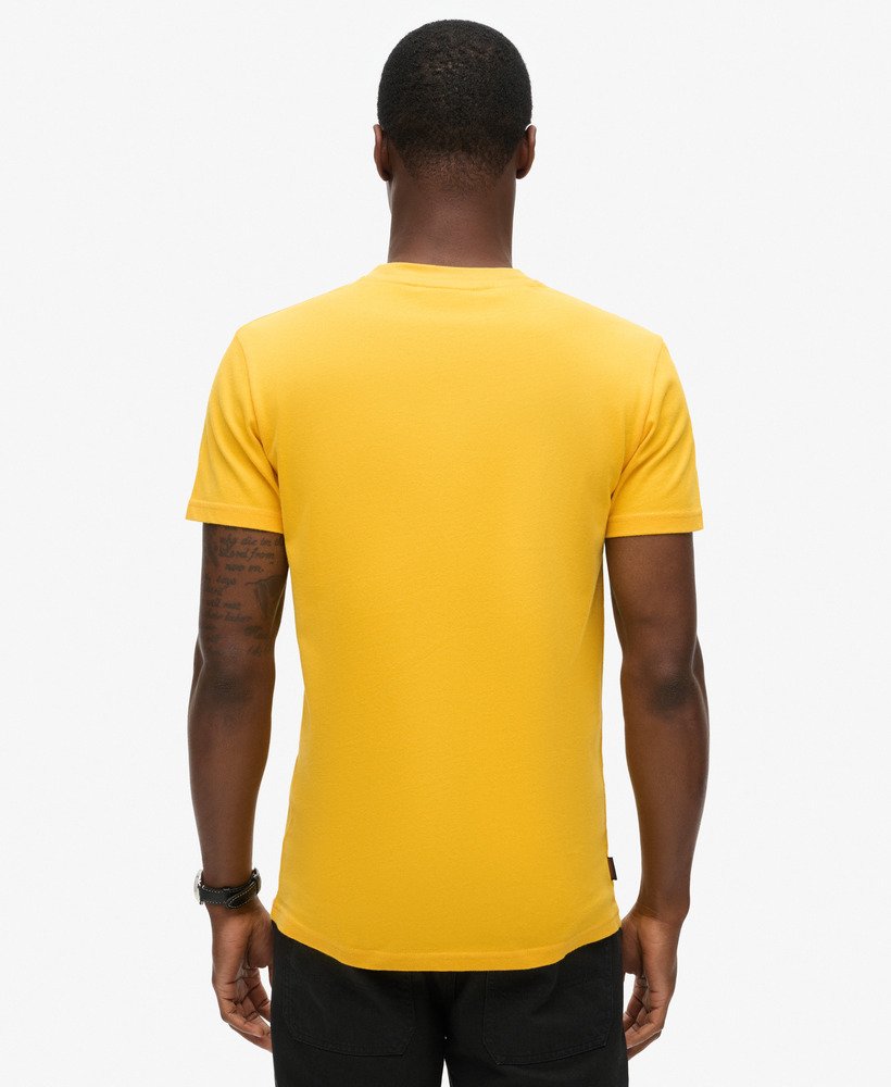 camiseta essential logo em algodão orgânico na cor utah gold