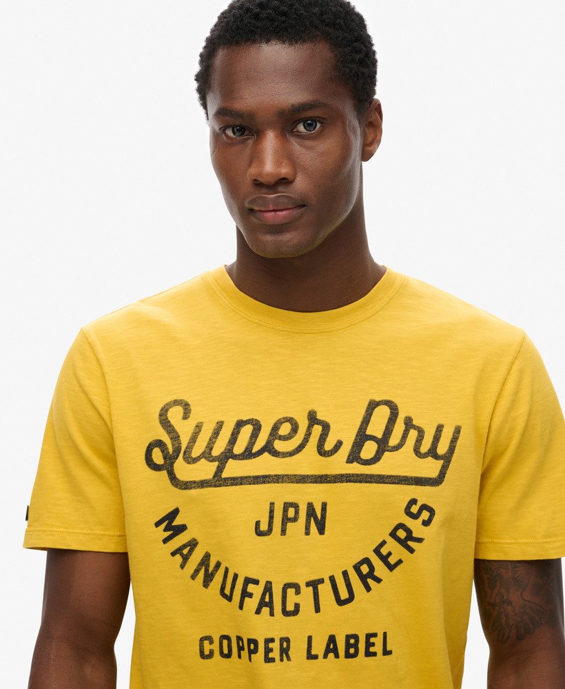 camiseta copper label script em tecido flamê amarelo pigmentado.
