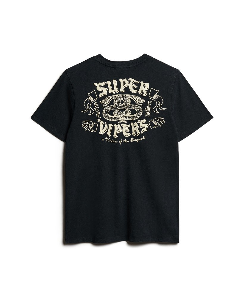 camiseta com estampa retrô de rock na cor preta.